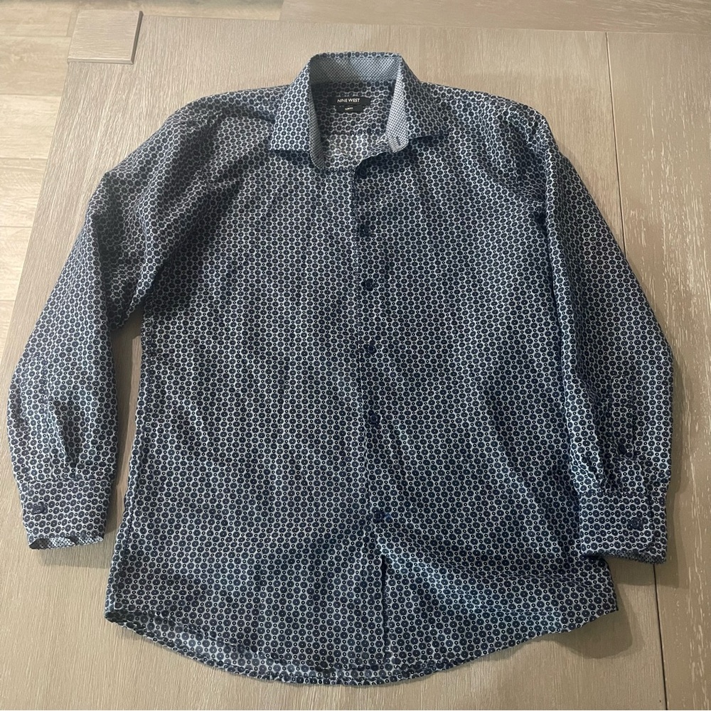 Nine West men’s slim fit navy blue circle pattern long sleeve button down Size M